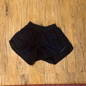 Black Lululemon Hotty Hot High Rise Lined Short 4”size 2